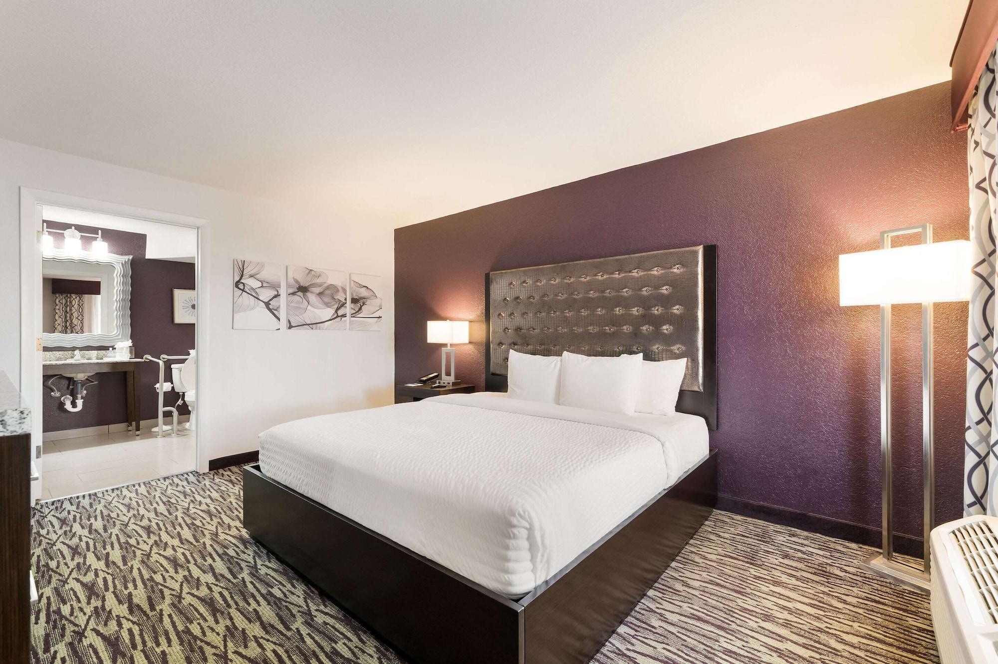 Clarion Inn & Suites Across From Universal Orlando Resort Dış mekan fotoğraf